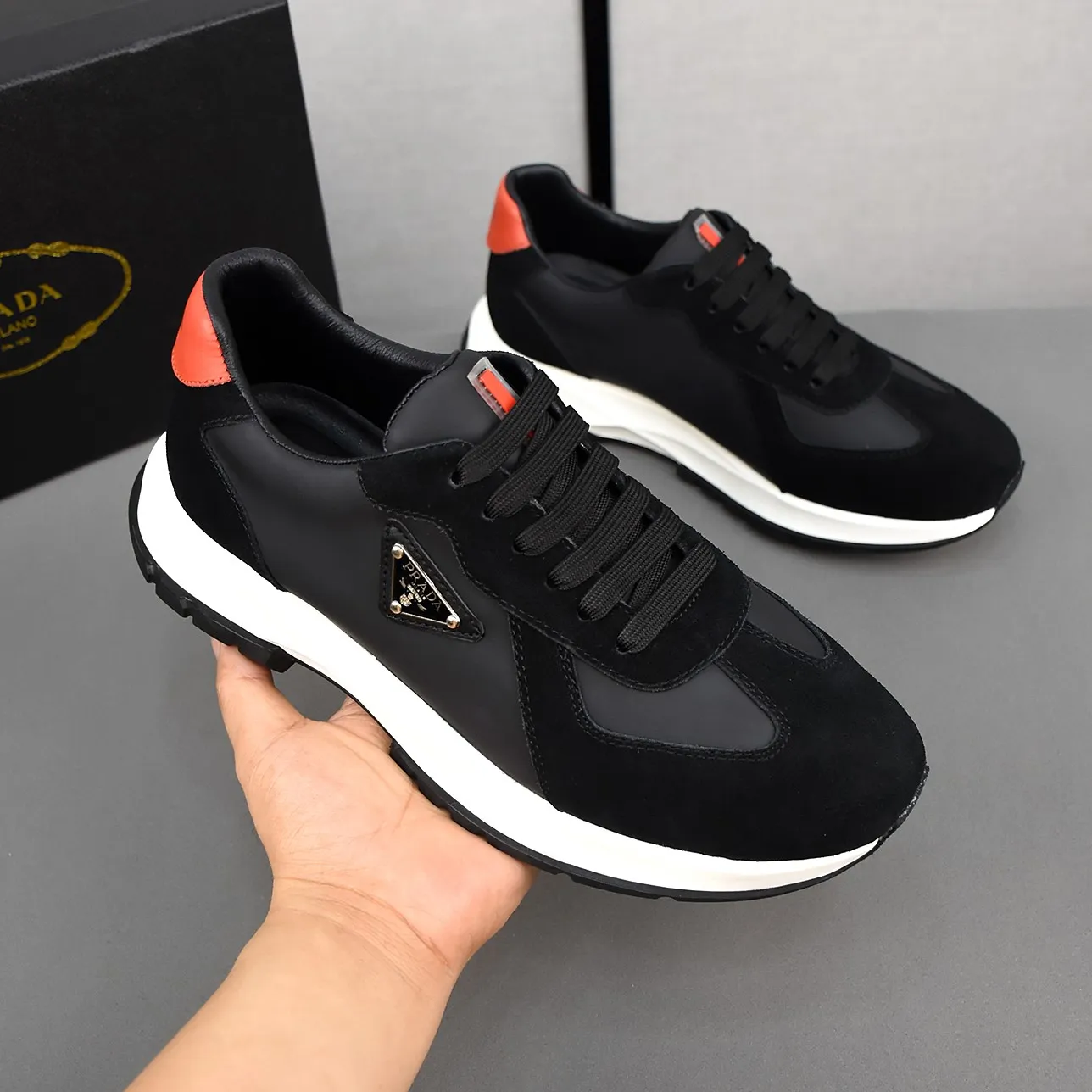 PP500👟👟👟【PRADA】The upper is made of first-layer cowhide, sheepskin lining, and ultra-light soft elastic PU outsole. Men's size 38-44 (just choose according to your usual wearing size).